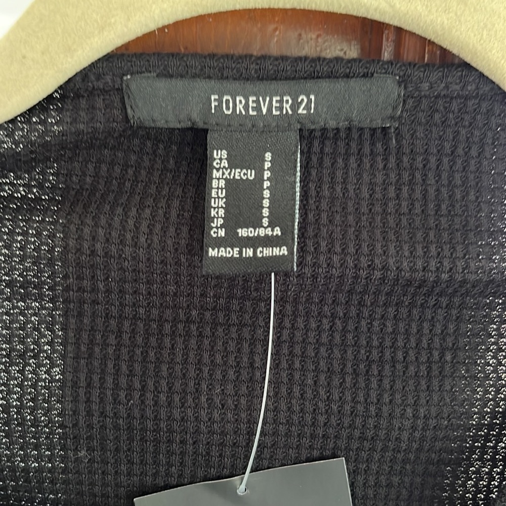 Forever 21 black top NWT - Picture 4 of 7